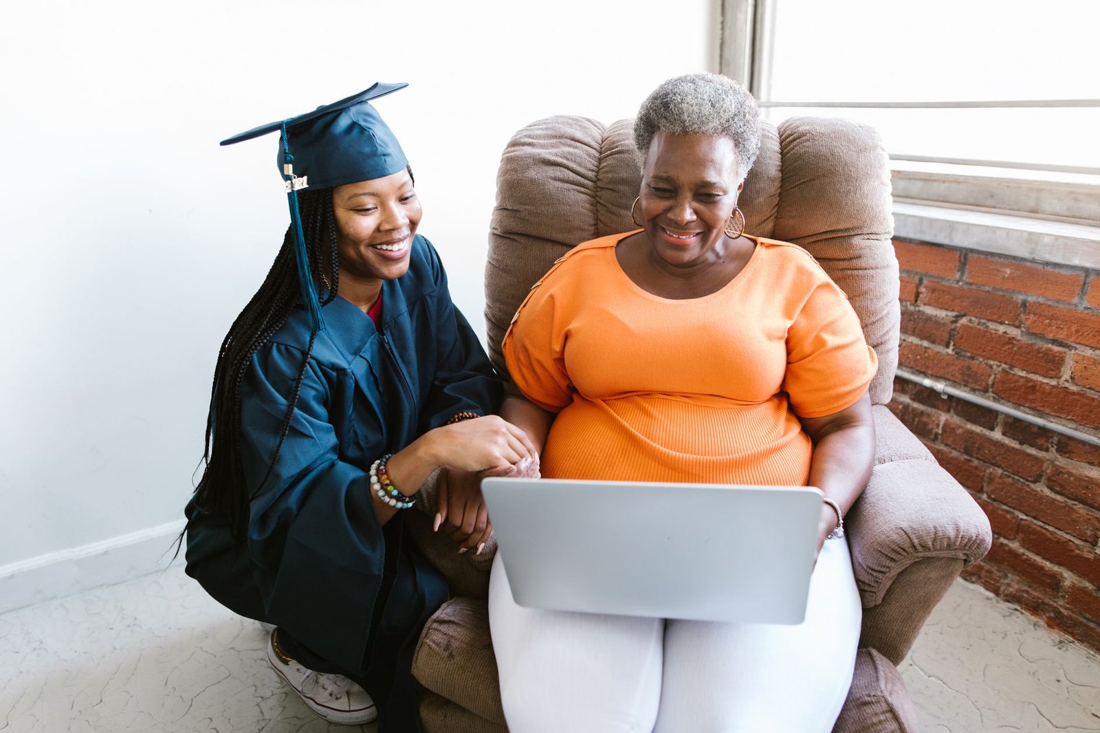 How Families Can Help Aging Parents Stay Safe Online